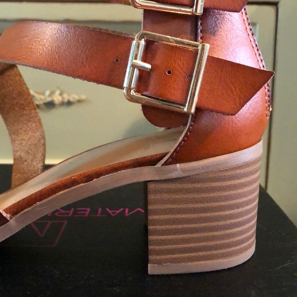Brown block heel summer sandal. - Picture 6 of 7